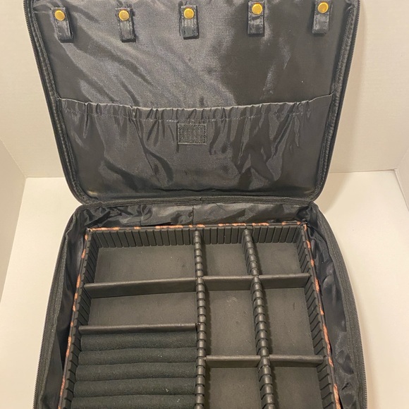 LG Accessory and Makeup Bags - Picture 6 of 9